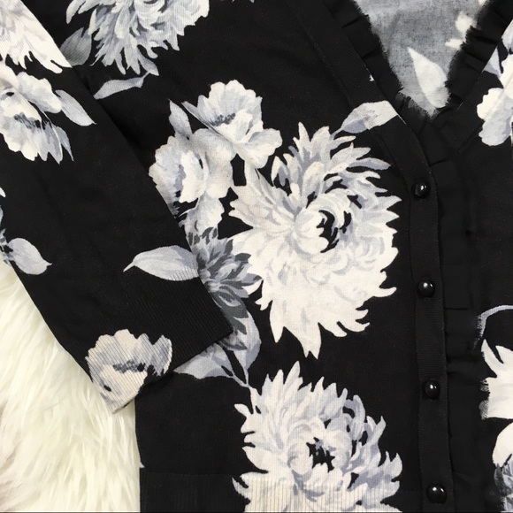 WHBM Black and White Floral Print Cardigan - Picture 3 of 7